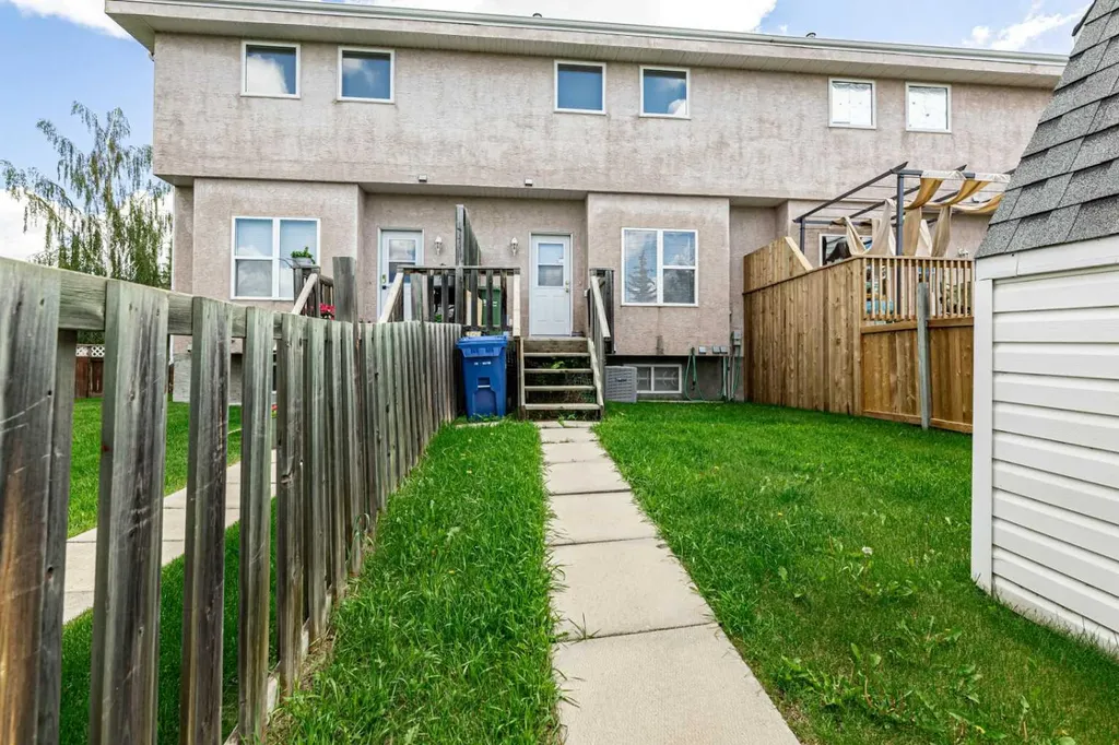 53 Adams Close Red Deer AB T4R 2W4