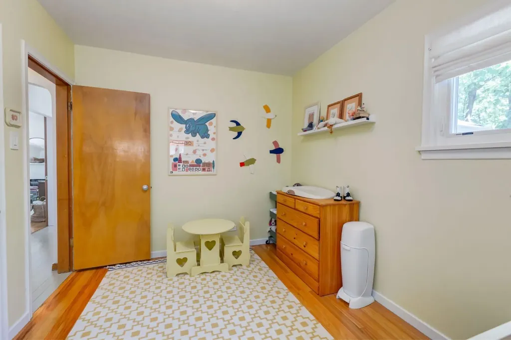 604 10 Avenue NE Calgary AB T2E 0X8