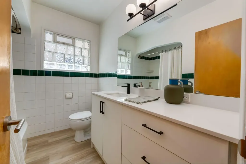 604 10 Avenue NE Calgary AB T2E 0X8