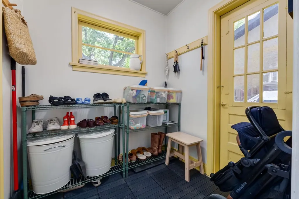 604 10 Avenue NE Calgary AB T2E 0X8