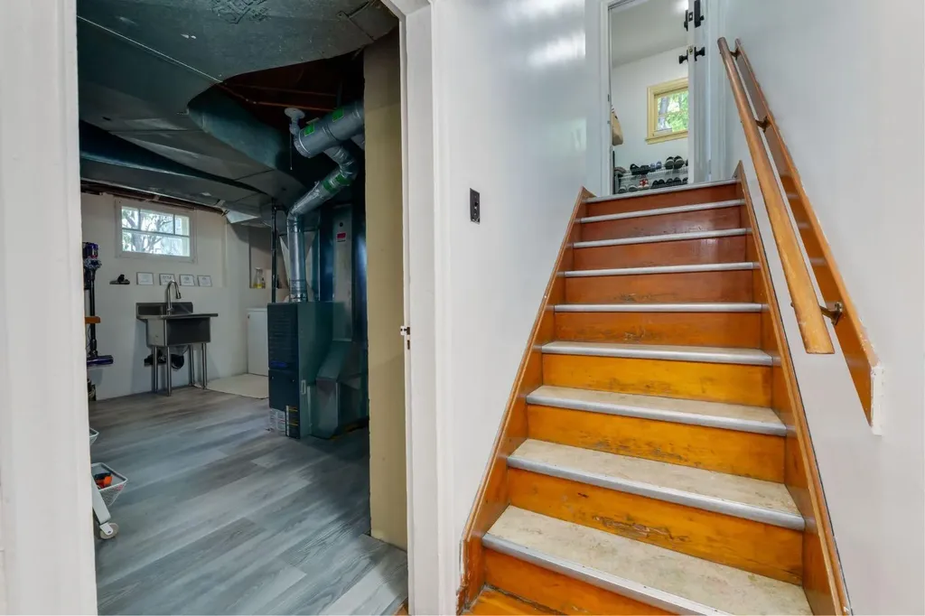 604 10 Avenue NE Calgary AB T2E 0X8