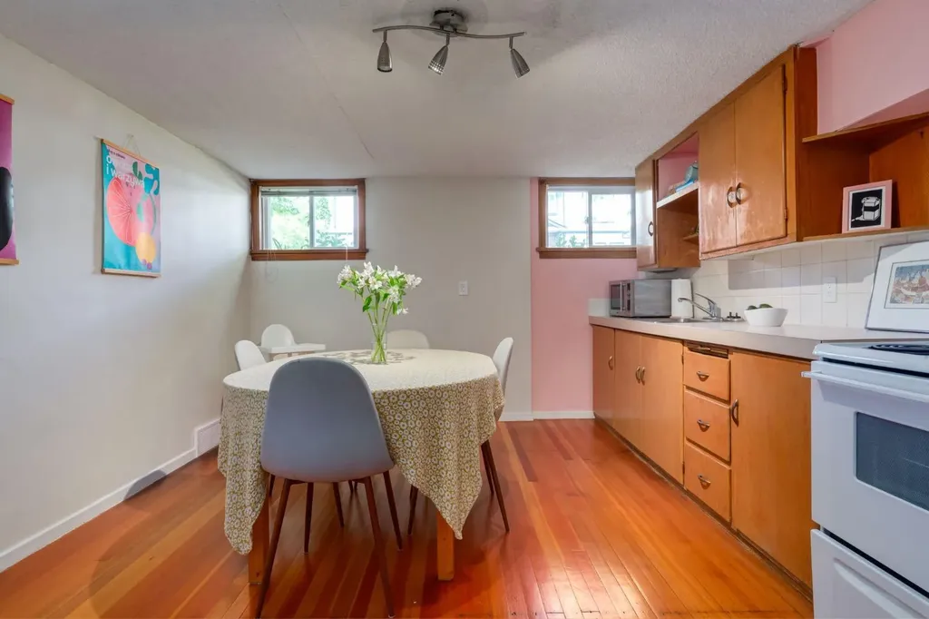 604 10 Avenue NE Calgary AB T2E 0X8