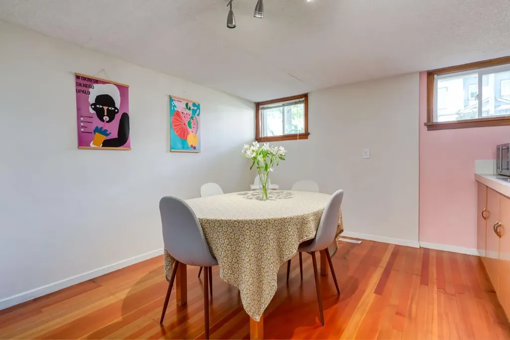 604 10 Avenue NE Calgary AB T2E 0X8