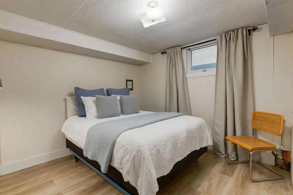 604 10 Avenue NE Calgary AB T2E 0X8