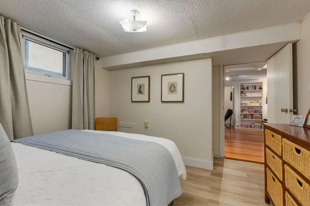 604 10 Avenue NE Calgary AB T2E 0X8
