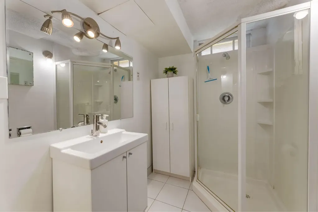 604 10 Avenue NE Calgary AB T2E 0X8