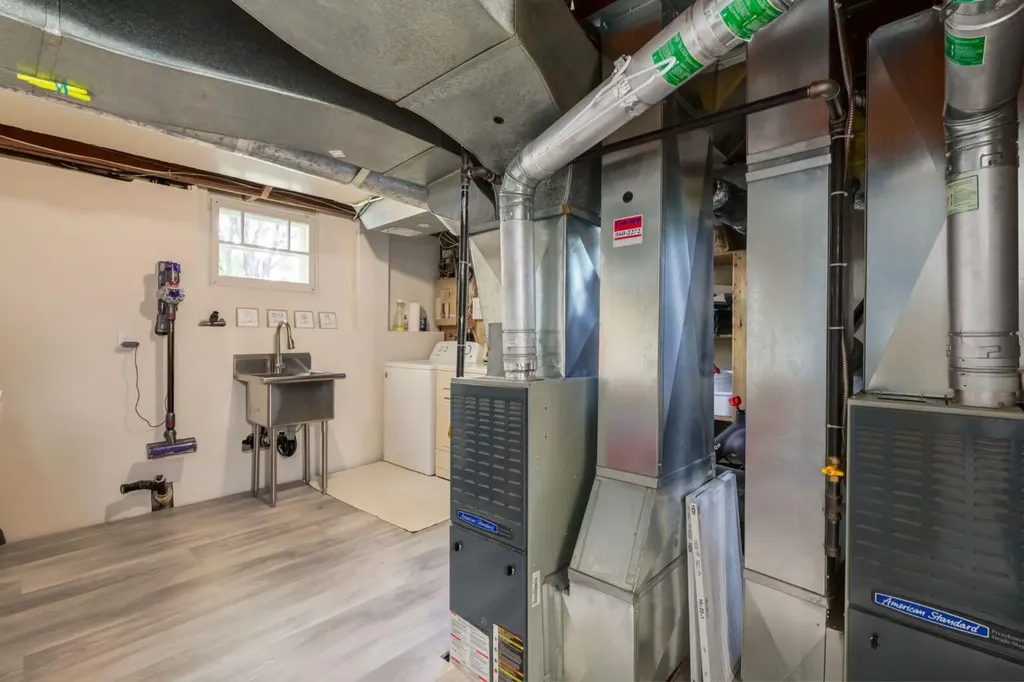604 10 Avenue NE Calgary AB T2E 0X8