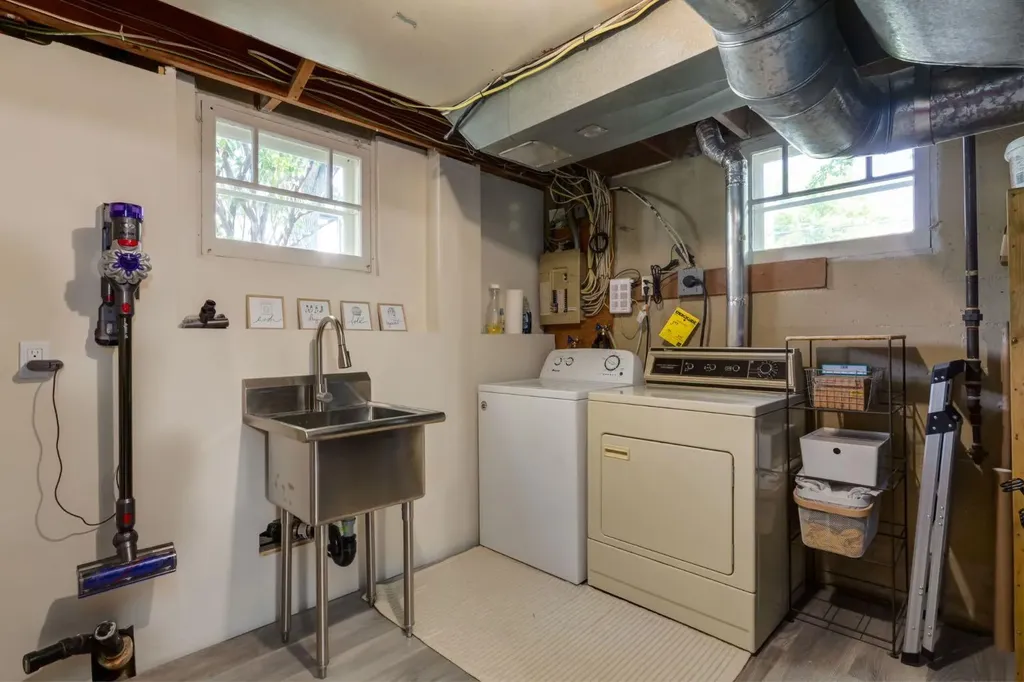 604 10 Avenue NE Calgary AB T2E 0X8