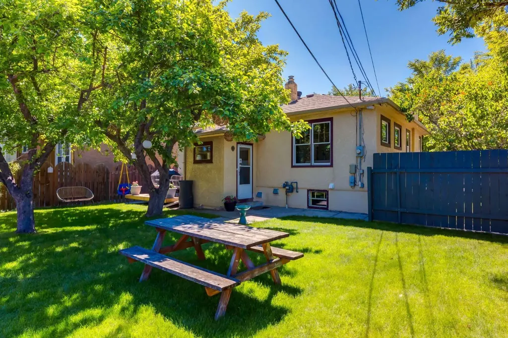 604 10 Avenue NE Calgary AB T2E 0X8