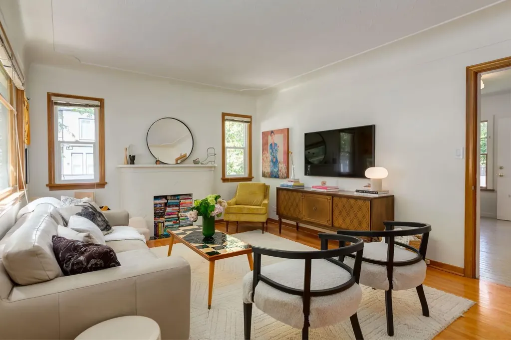 604 10 Avenue NE Calgary AB T2E 0X8