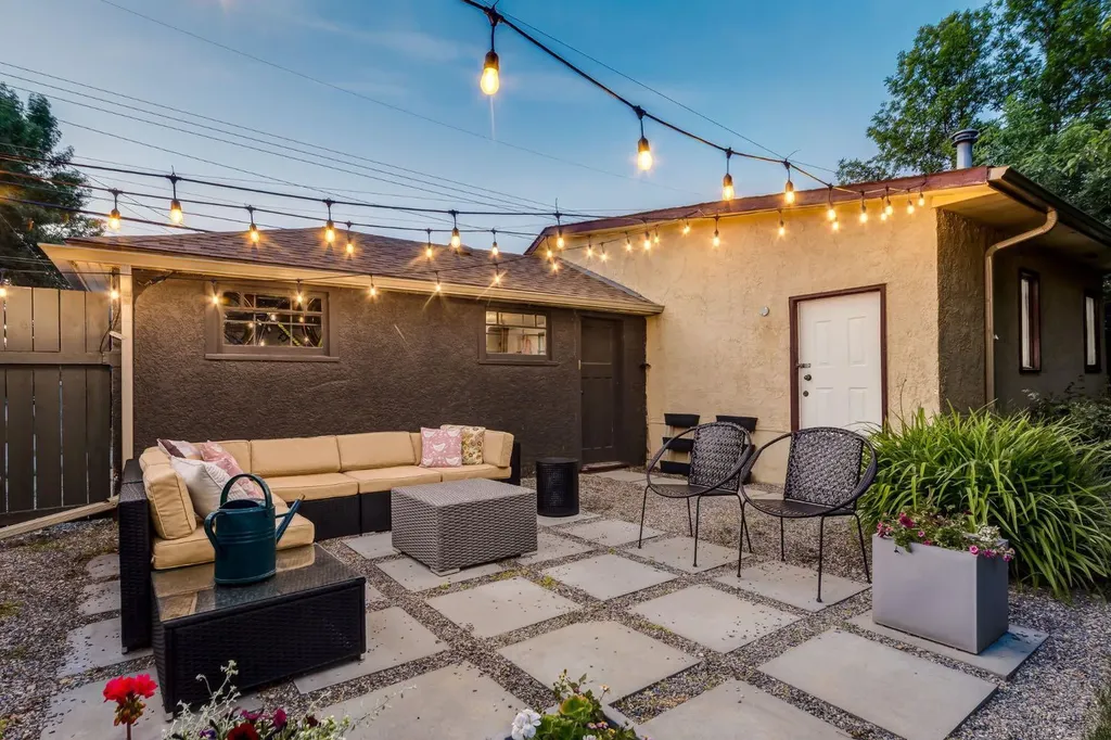 604 10 Avenue NE Calgary AB T2E 0X8