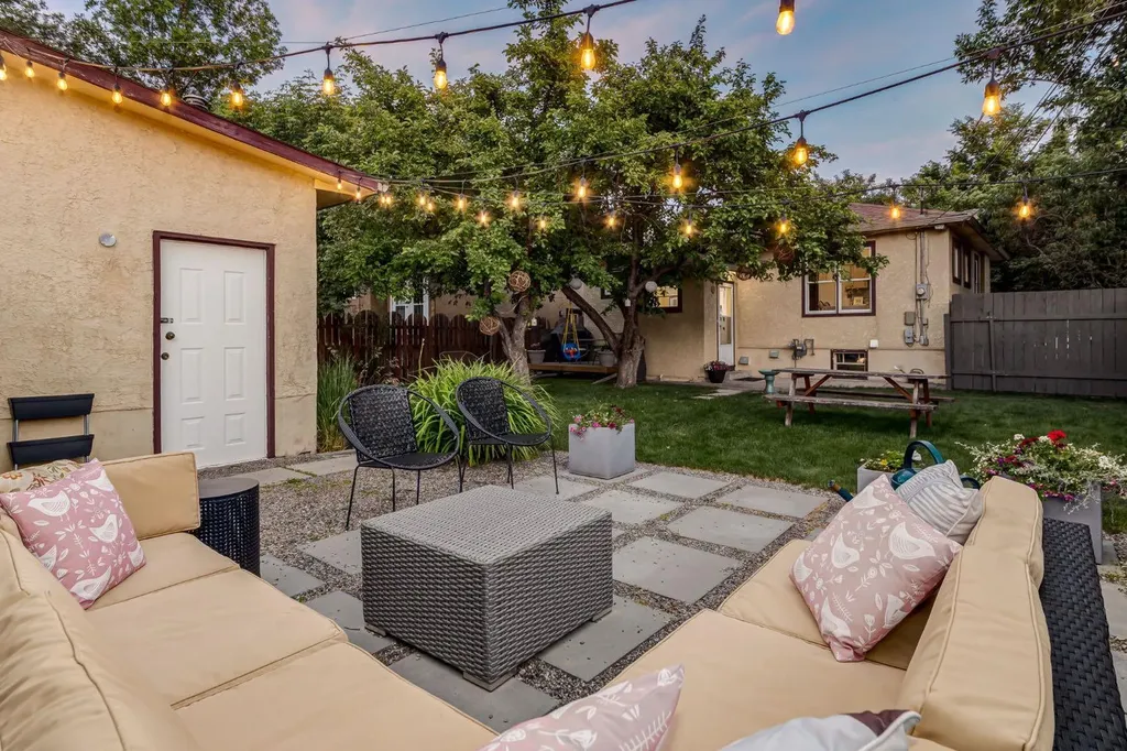 604 10 Avenue NE Calgary AB T2E 0X8