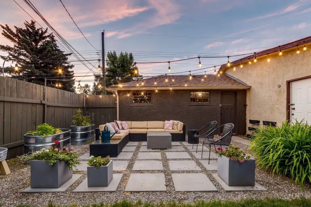 604 10 Avenue NE Calgary AB T2E 0X8