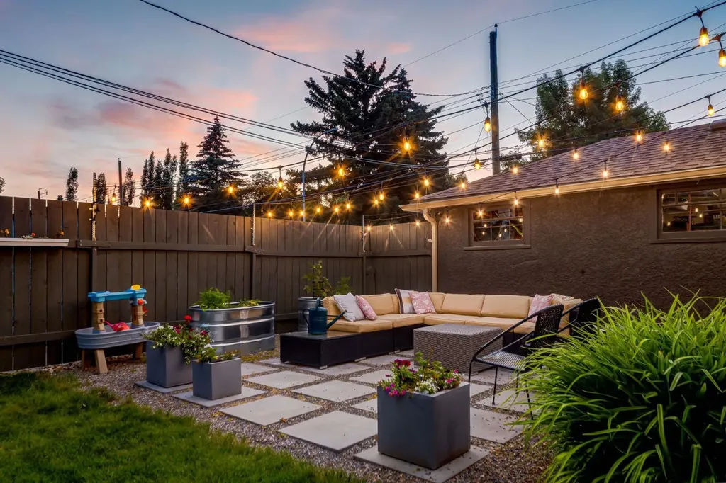 604 10 Avenue NE Calgary AB T2E 0X8