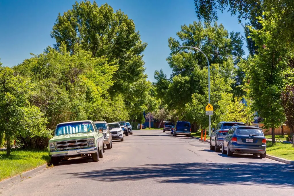 604 10 Avenue NE Calgary AB T2E 0X8