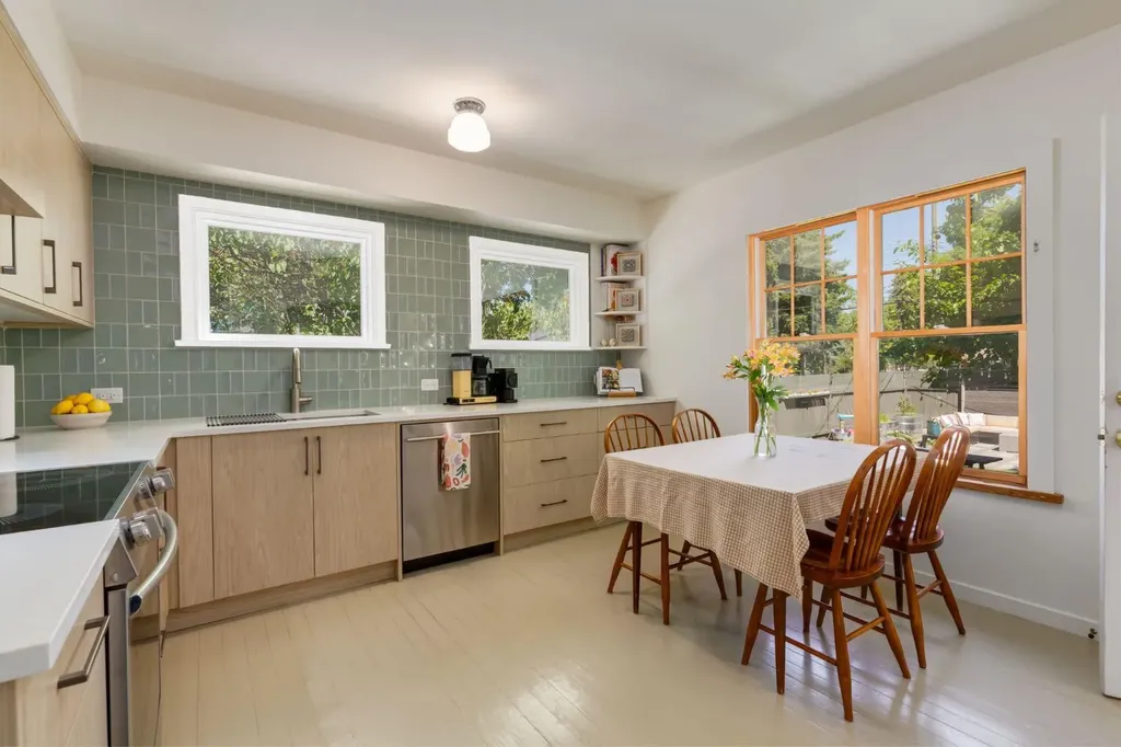 604 10 Avenue NE Calgary AB T2E 0X8