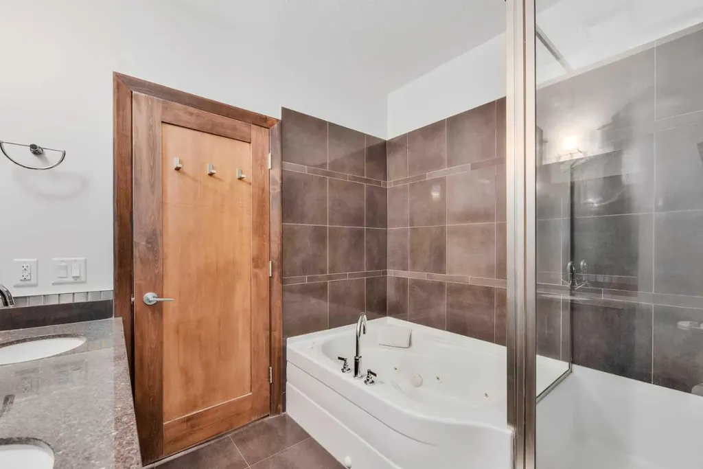 1410 1 Street SE Calgary AB T2G 5T7