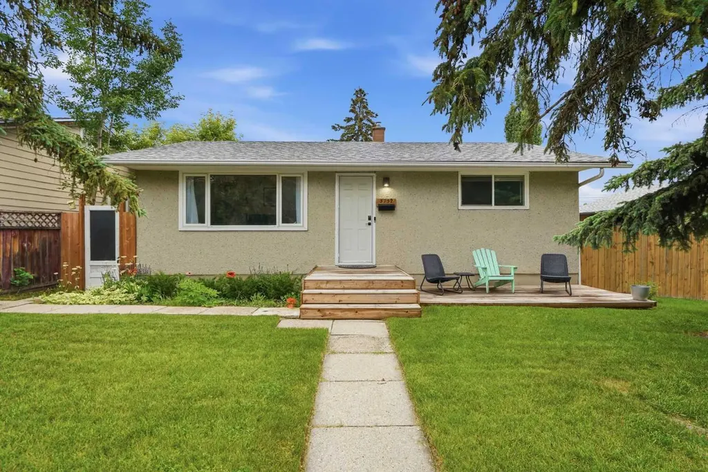 3732 45 Street SW Calgary AB T3E 3V4