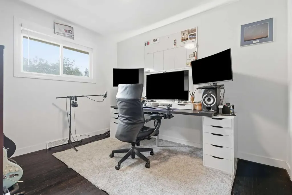 3732 45 Street SW Calgary AB T3E 3V4