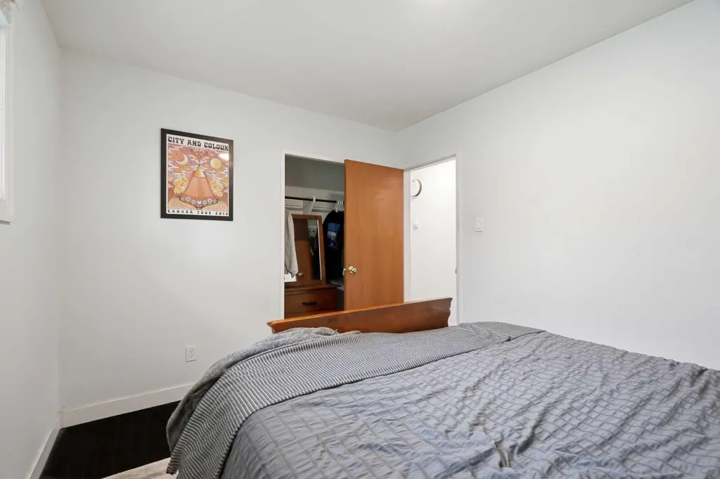 3732 45 Street SW Calgary AB T3E 3V4