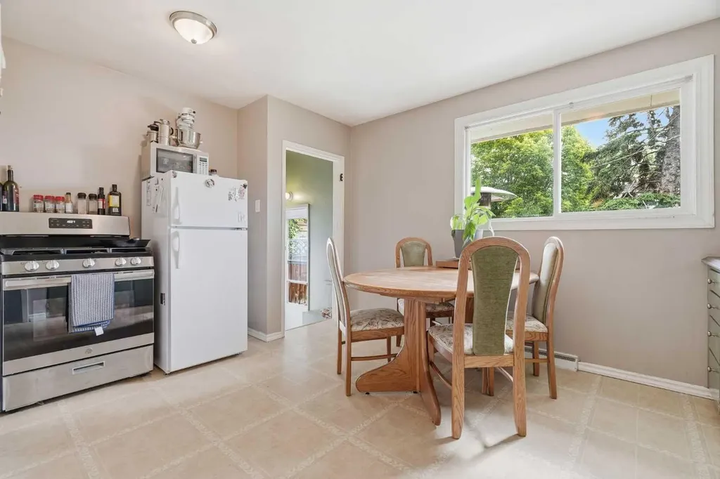 3732 45 Street SW Calgary AB T3E 3V4