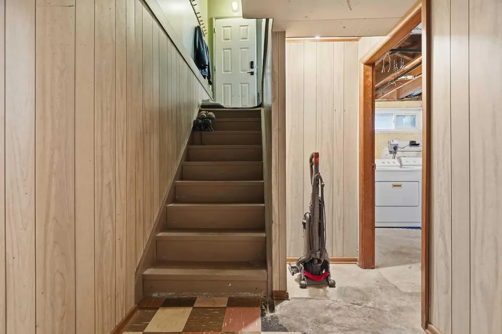 3732 45 Street SW Calgary AB T3E 3V4