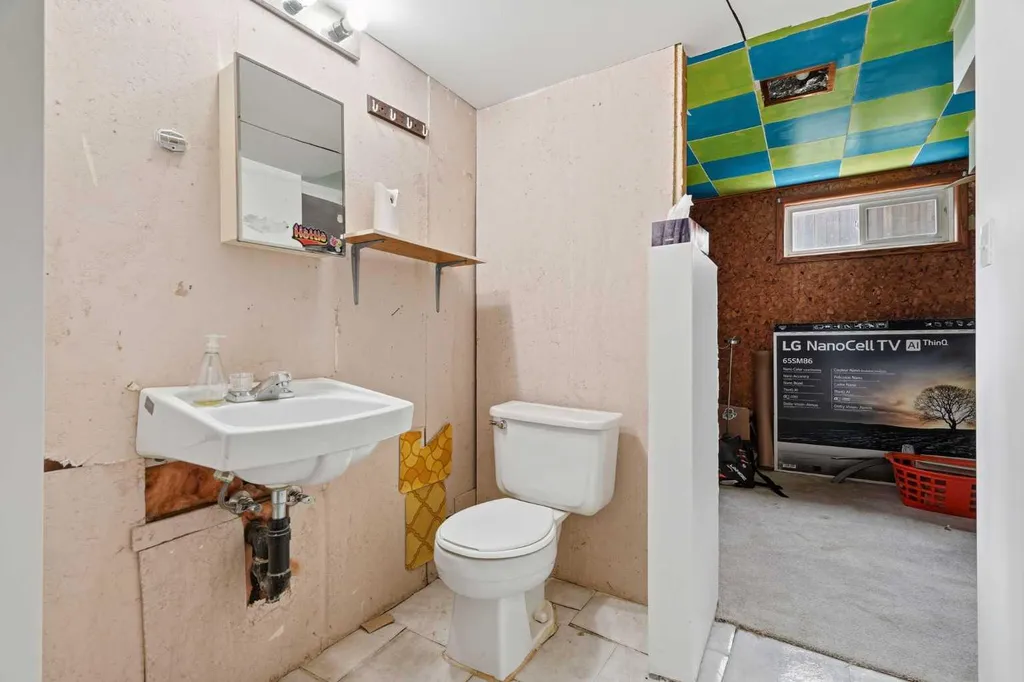 3732 45 Street SW Calgary AB T3E 3V4