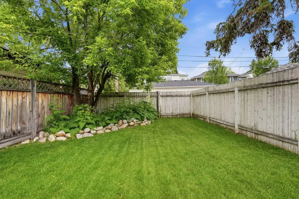 3732 45 Street SW Calgary AB T3E 3V4