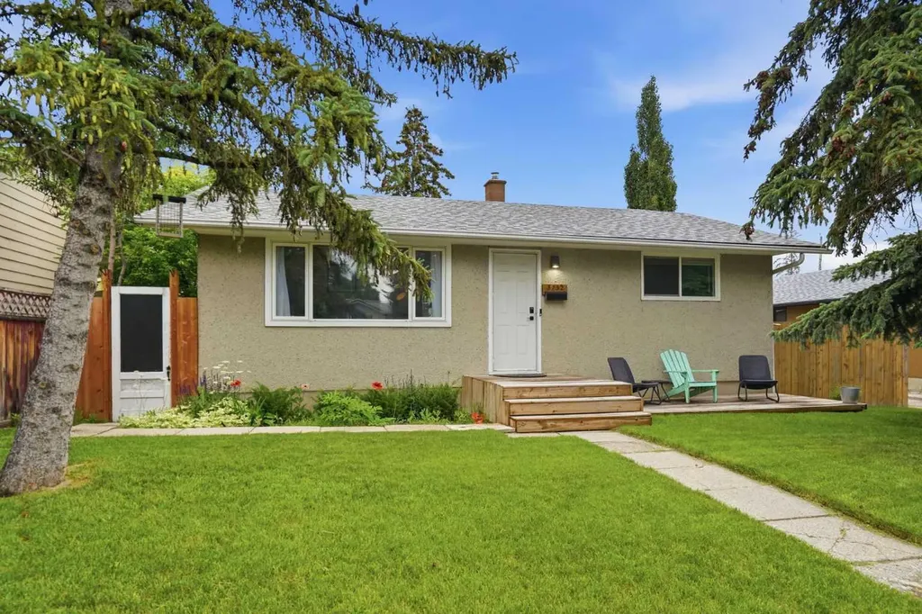 3732 45 Street SW Calgary AB T3E 3V4