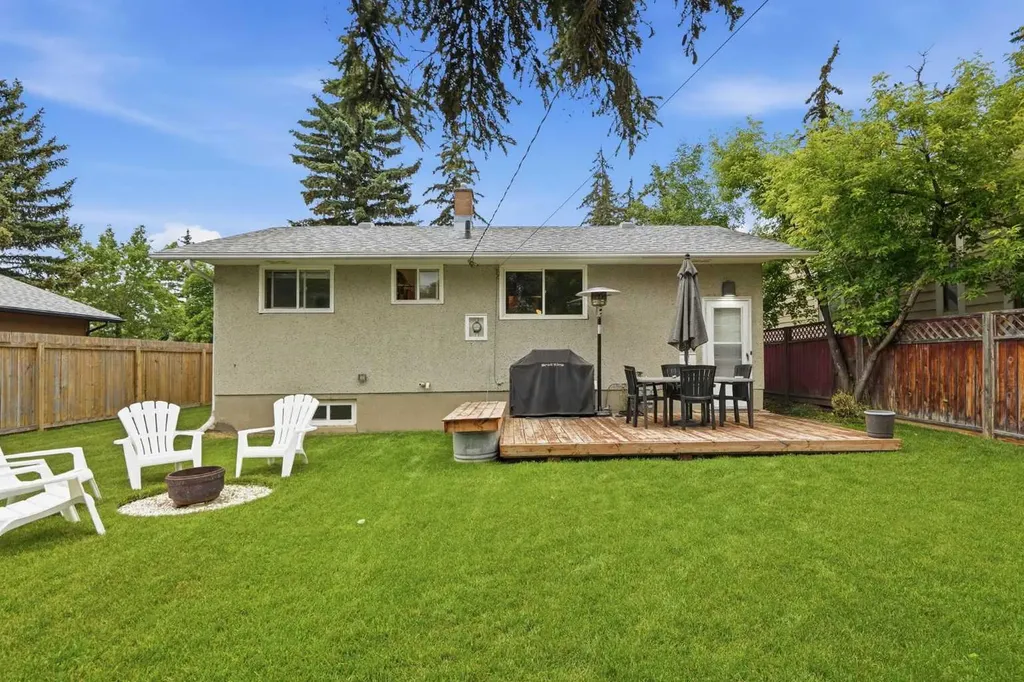 3732 45 Street SW Calgary AB T3E 3V4