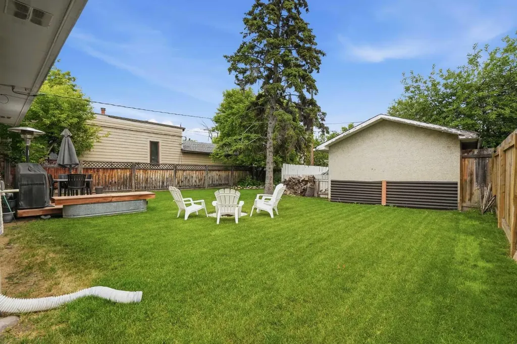 3732 45 Street SW Calgary AB T3E 3V4
