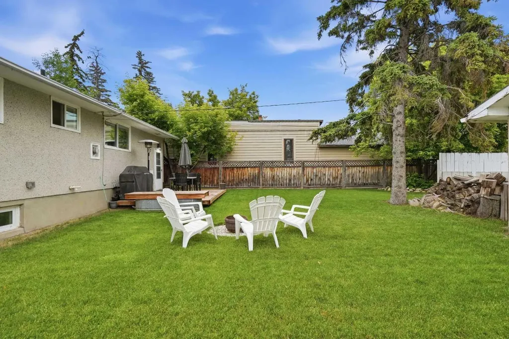 3732 45 Street SW Calgary AB T3E 3V4