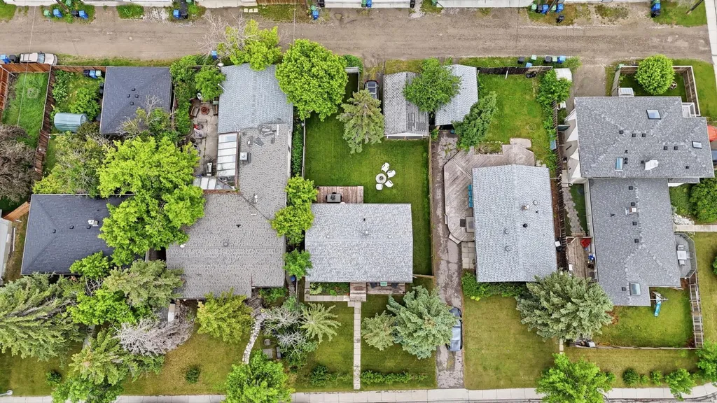 3732 45 Street SW Calgary AB T3E 3V4