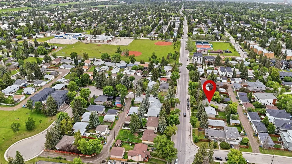 3732 45 Street SW Calgary AB T3E 3V4