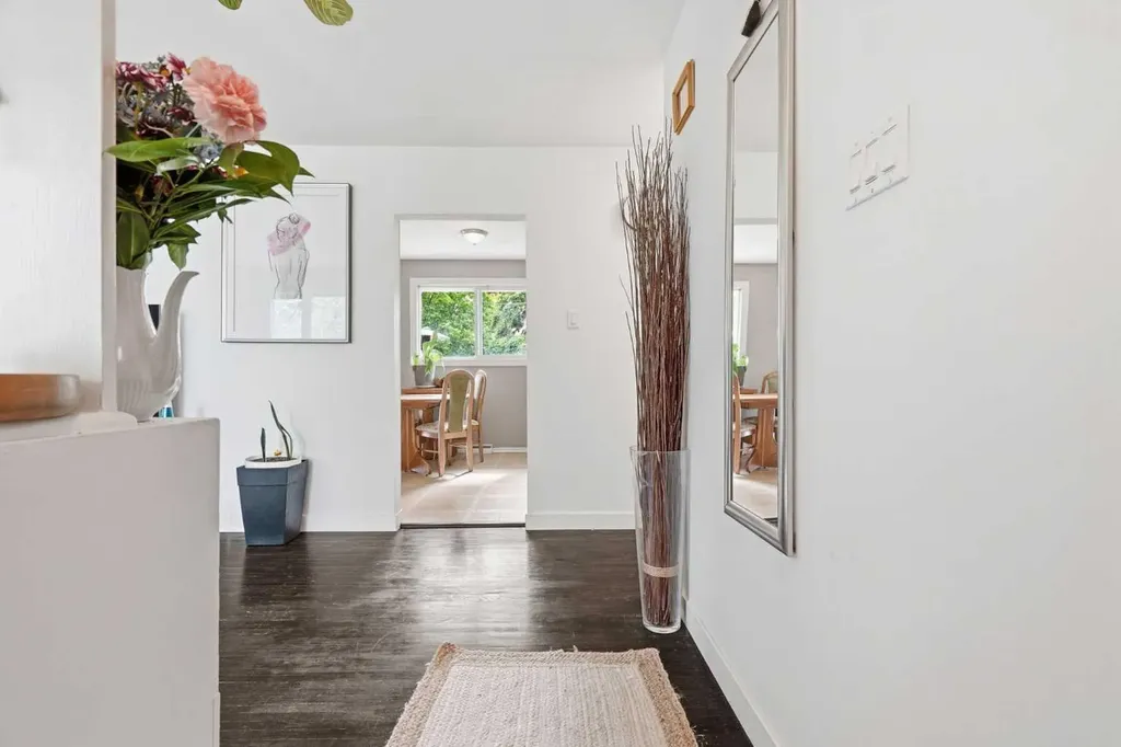 3732 45 Street SW Calgary AB T3E 3V4