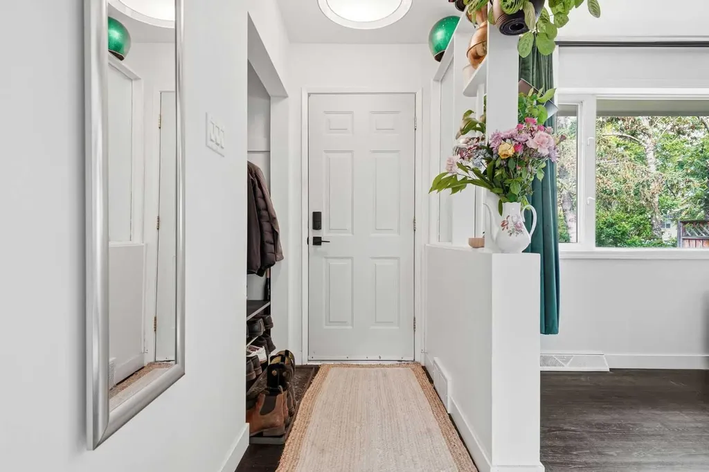 3732 45 Street SW Calgary AB T3E 3V4