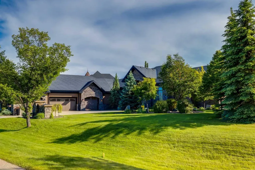 4 Ranche Drive Heritage Pointe AB T1S 4K1