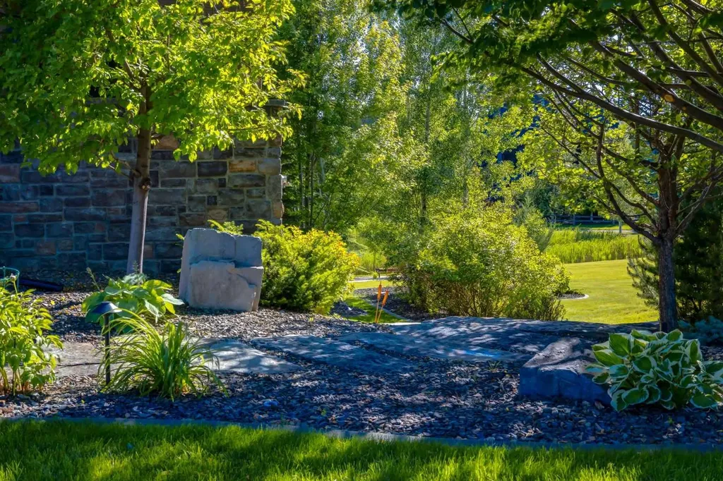 4 Ranche Drive Heritage Pointe AB T1S 4K1