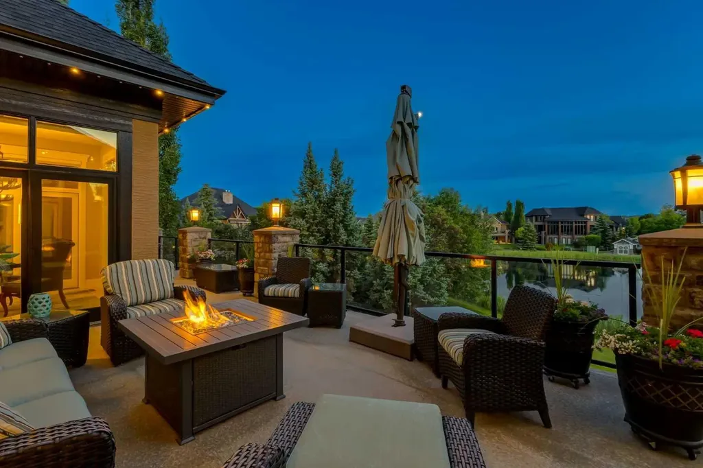 4 Ranche Drive Heritage Pointe AB T1S 4K1