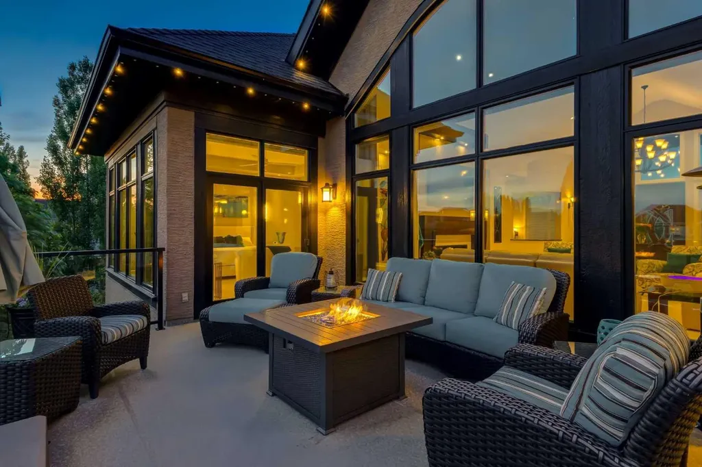4 Ranche Drive Heritage Pointe AB T1S 4K1
