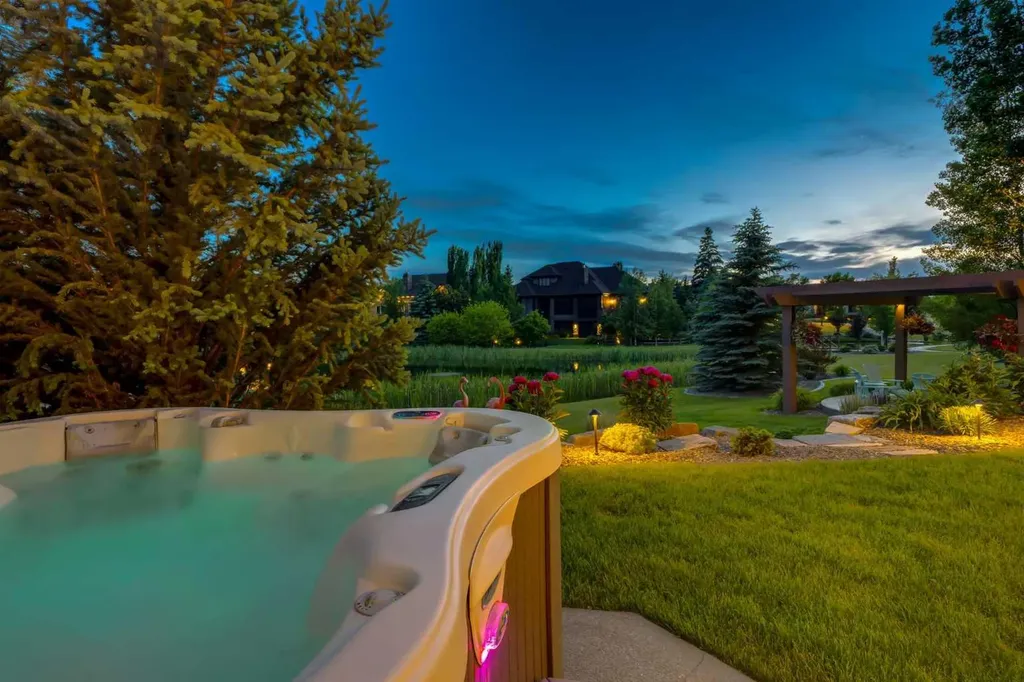 4 Ranche Drive Heritage Pointe AB T1S 4K1