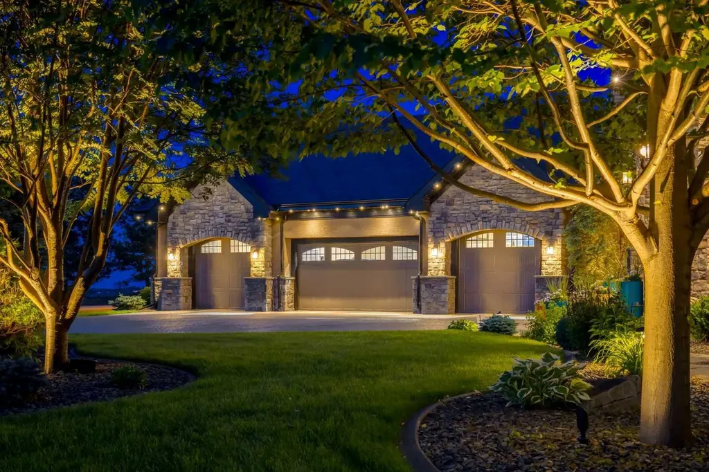 4 Ranche Drive Heritage Pointe AB T1S 4K1
