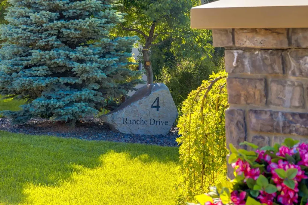 4 Ranche Drive Heritage Pointe AB T1S 4K1