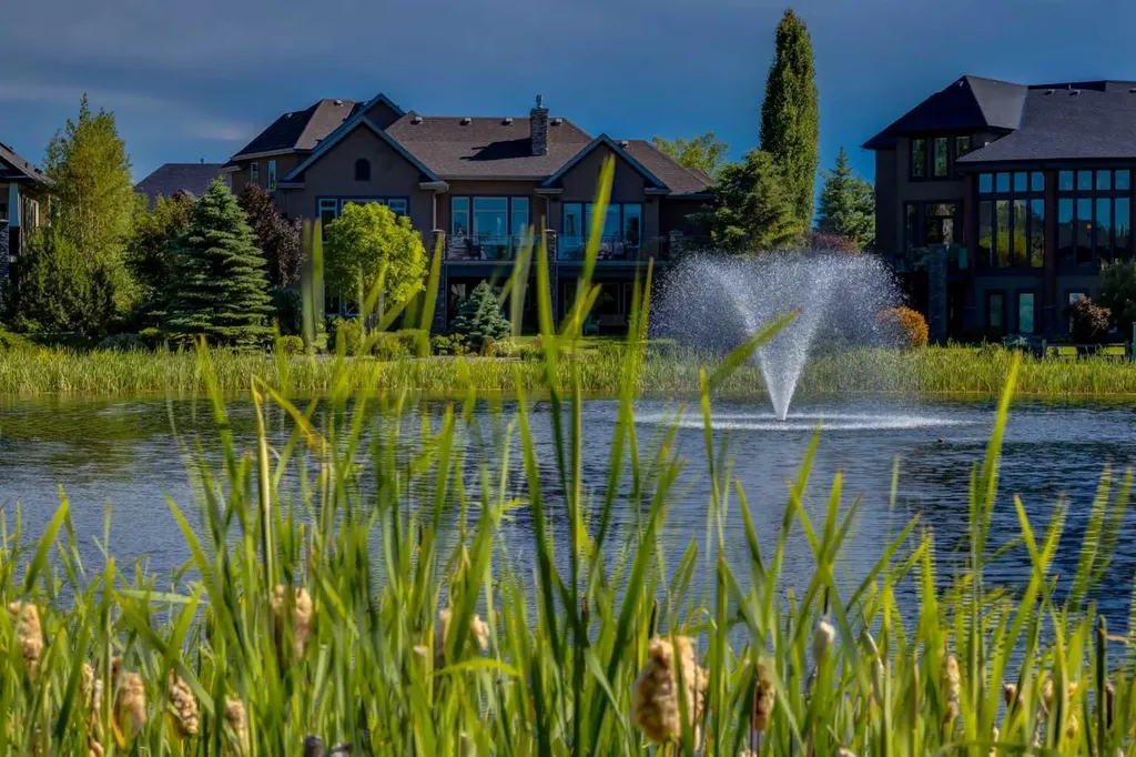 4 Ranche Drive Heritage Pointe AB T1S 4K1