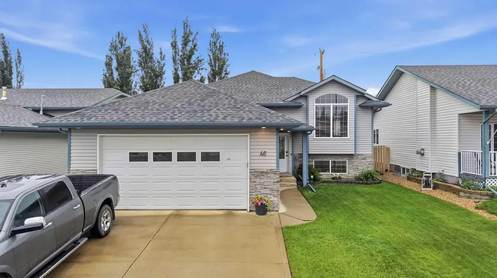 46 Livingston Close Lacombe AB T4L 2J3