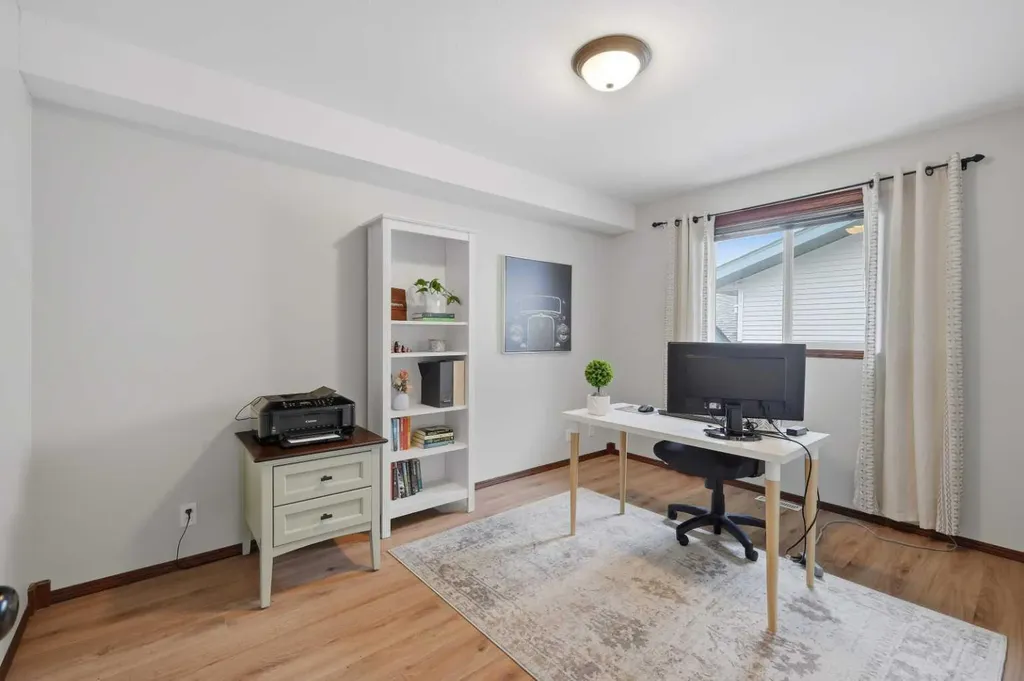 46 Livingston Close Lacombe AB T4L 2J3