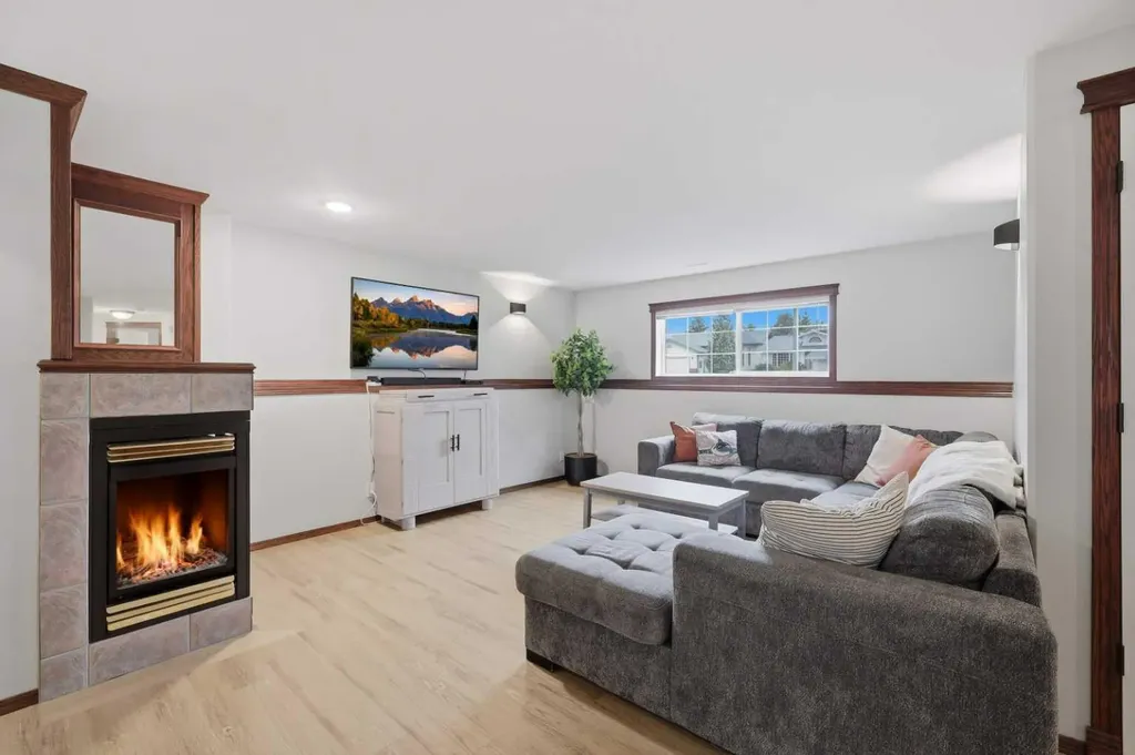 46 Livingston Close Lacombe AB T4L 2J3