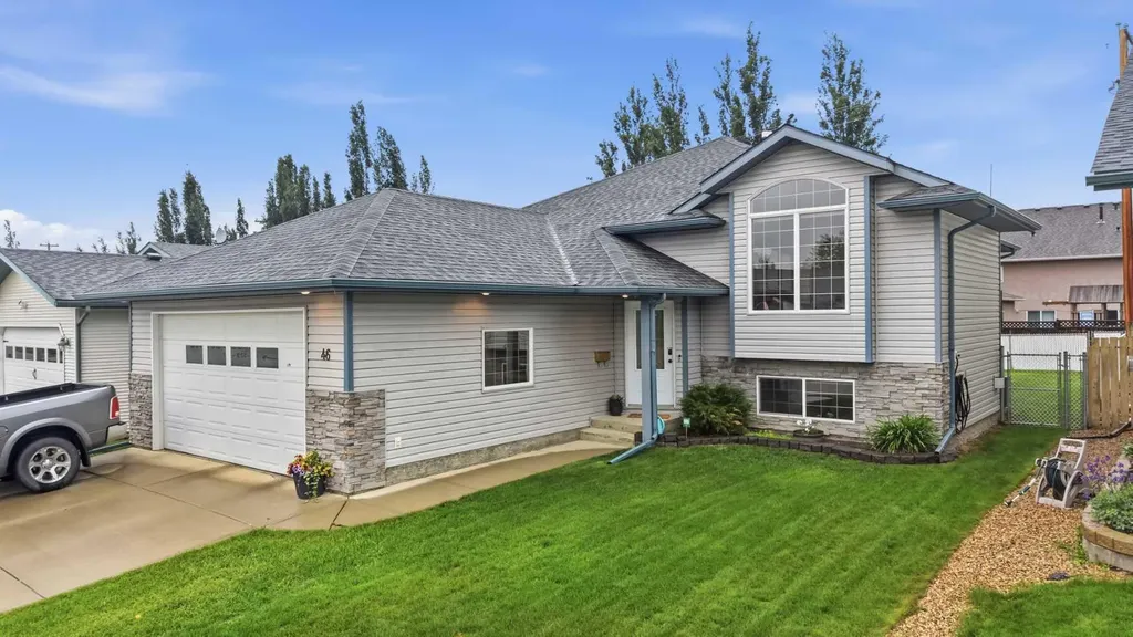 46 Livingston Close Lacombe AB T4L 2J3