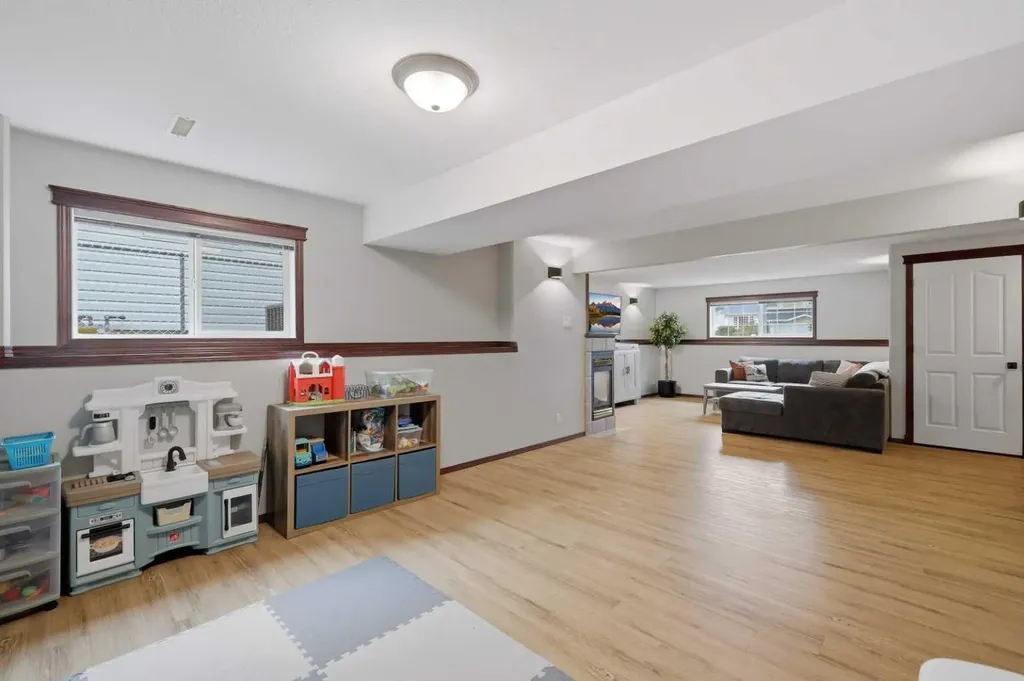 46 Livingston Close Lacombe AB T4L 2J3