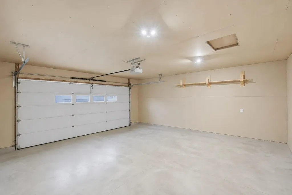 46 Livingston Close Lacombe AB T4L 2J3